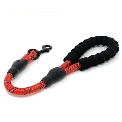 Reflective short dog leash designed for large dogs, available in various colors, ensuring safety and comfort during walks.